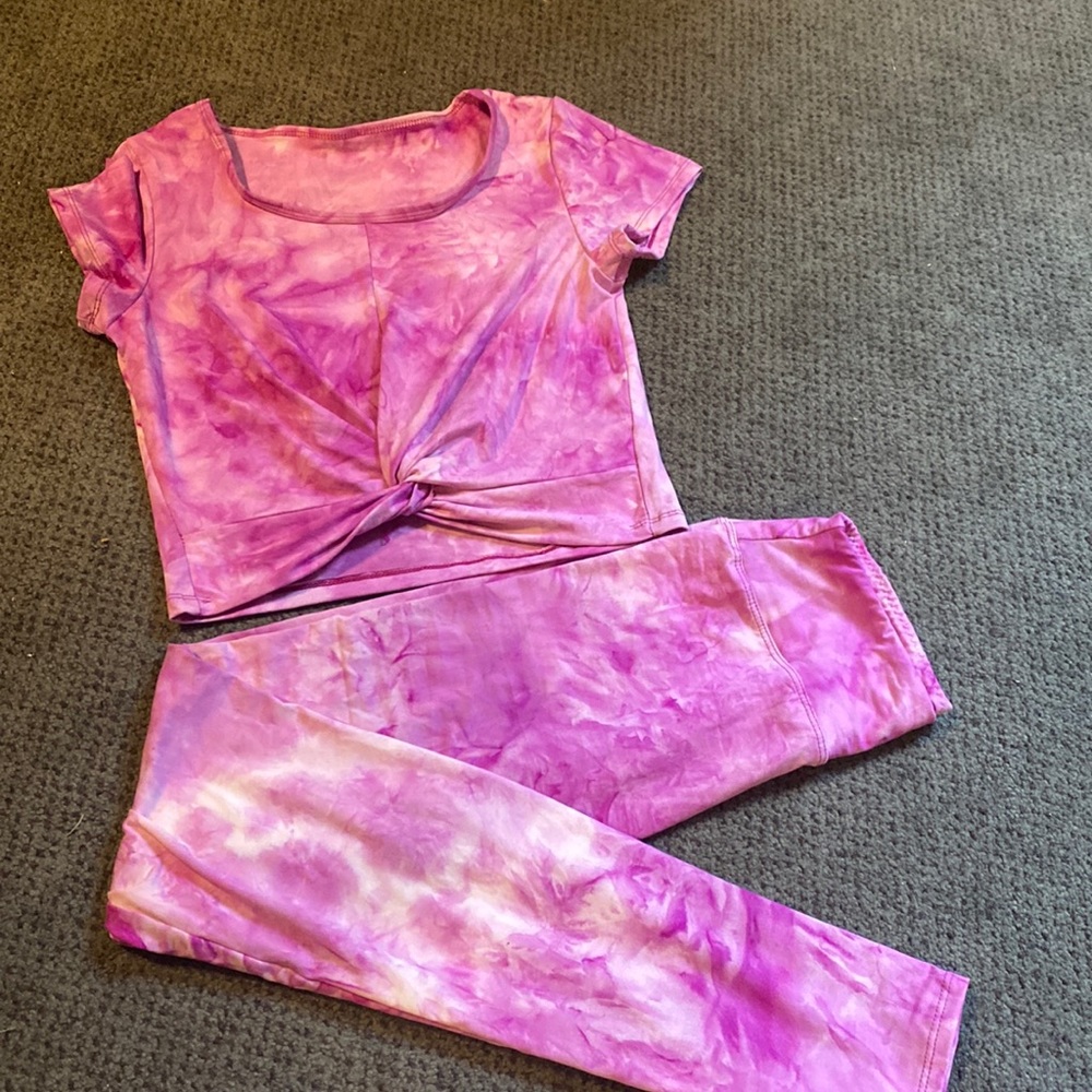Beautiful purple and white marbled work out set